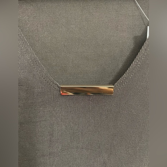 Chicos Travelers Hardware V Neck 3/4 Sleeve Top - Picture 4 of 10